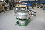 1000型三次元振动筛，产量可达1100kg/h。