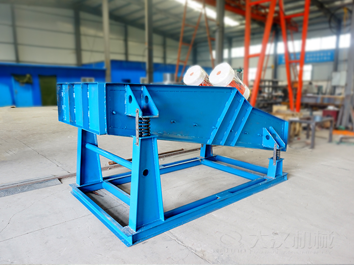 大型振动筛主要是用来筛分煤矿，矿石一些大型的筛分场地中。