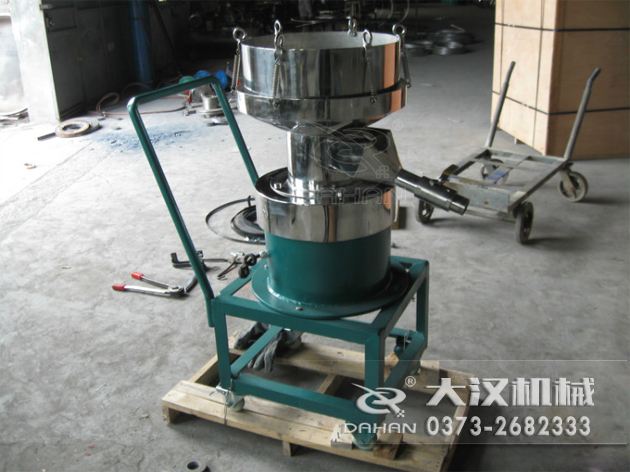 特殊制作的涂料振动筛-加装小推车装置，方便设备的移动。